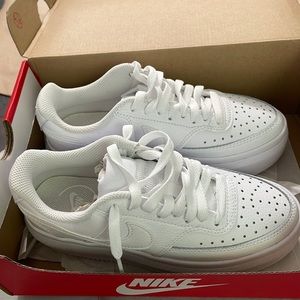 NIB Women White Nike Court Vision Alta LTR Sz 5